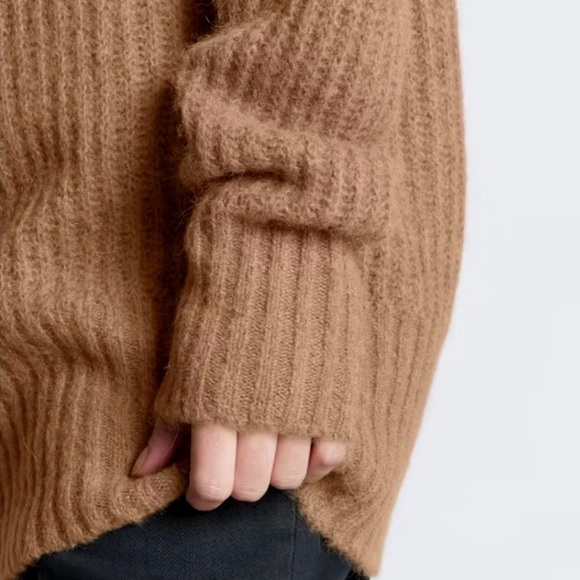 Everlane Alpaca Chunky Knit Turtleneck Sweater Brown Turtleneck Sweater - Picture 7 of 9
